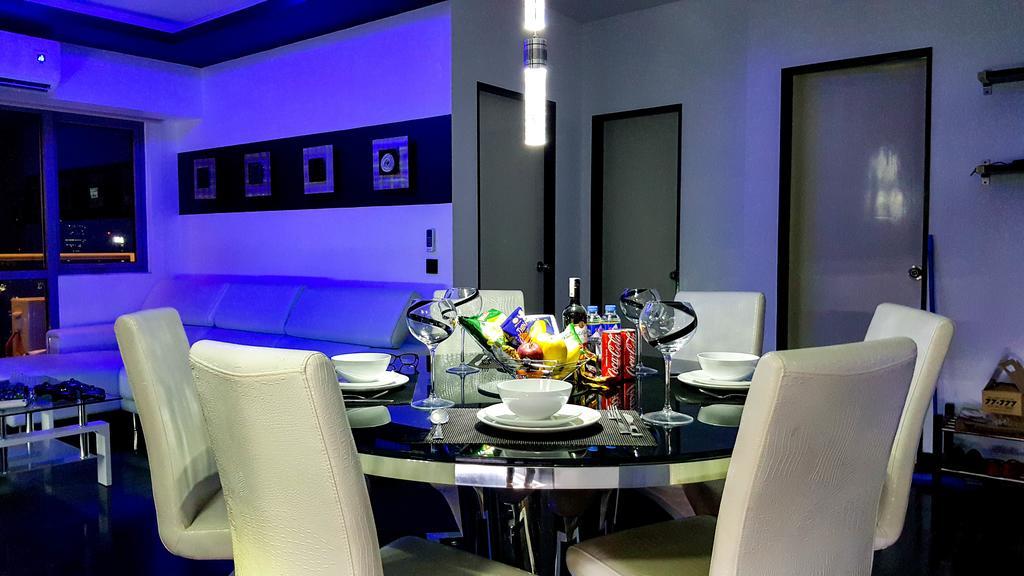 Modern Luxury Lower Penthouse Unit Manila Esterno foto
