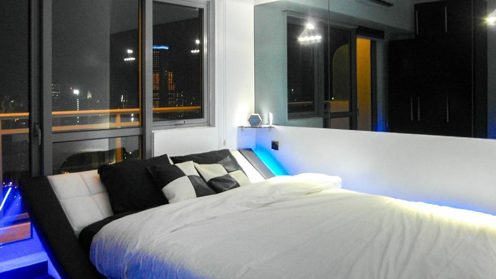 Modern Luxury Lower Penthouse Unit Manila Esterno foto
