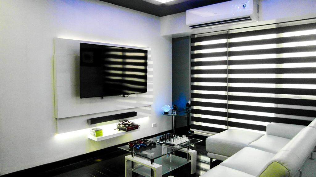 Modern Luxury Lower Penthouse Unit Manila Esterno foto